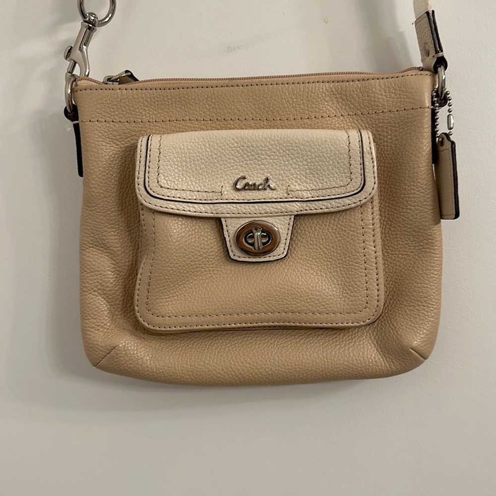 Coach Beige Leather Cross Body Handbag Gem